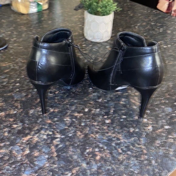 Womens Black Bootie Size 7.5… 3inch heel - Picture 4 of 4